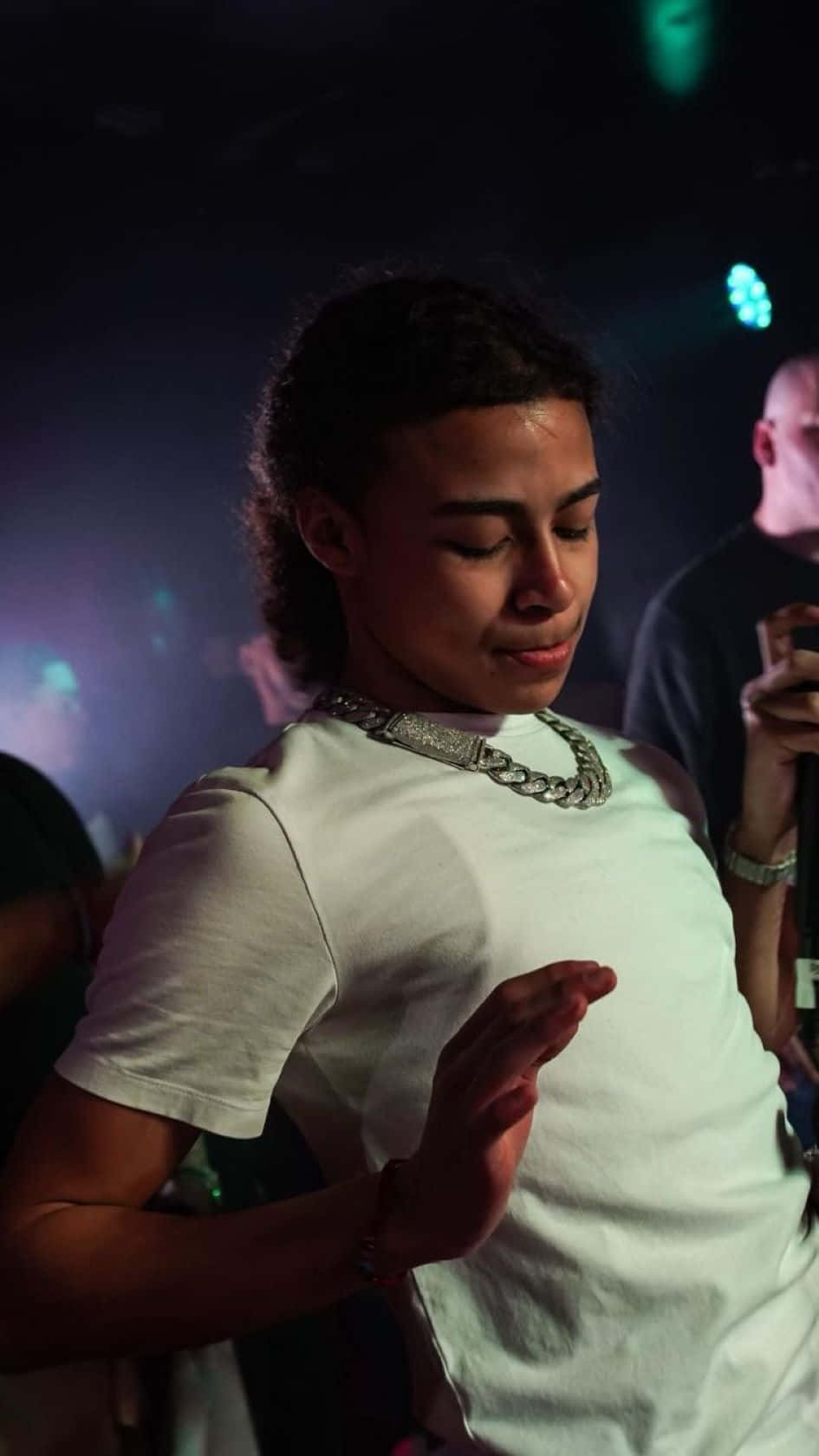 young man, white t-shirt, thick chain necklace, HD Phone Wallpaper