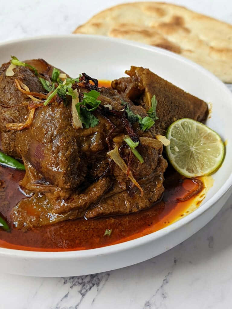 Nihari, white bowl, naan bread, SD Phone Wallpaper