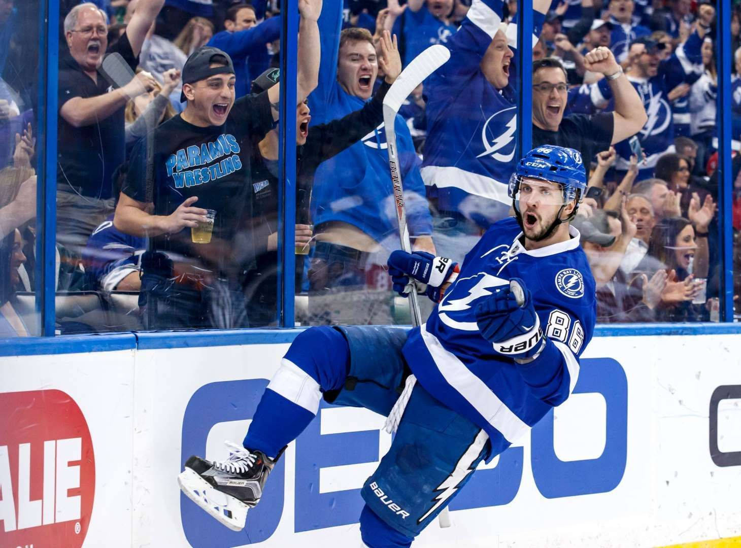 Nikita Kucherov, fist pump, blue gear, HD Desktop Wallpaper