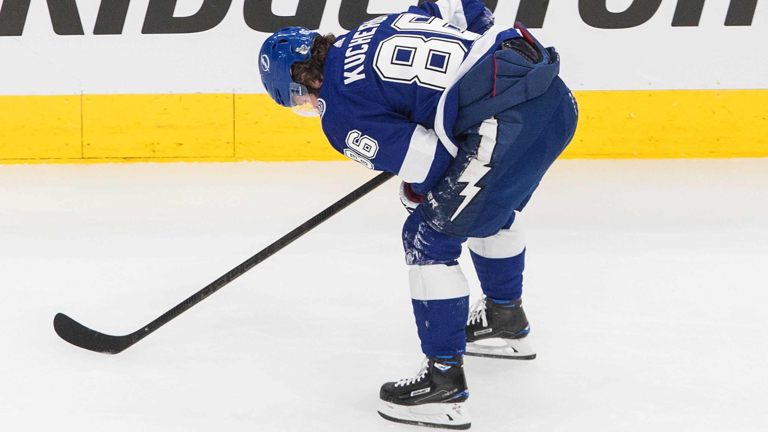 Nikita Kucherov, blue gear, ice, 2K Desktop Wallpaper