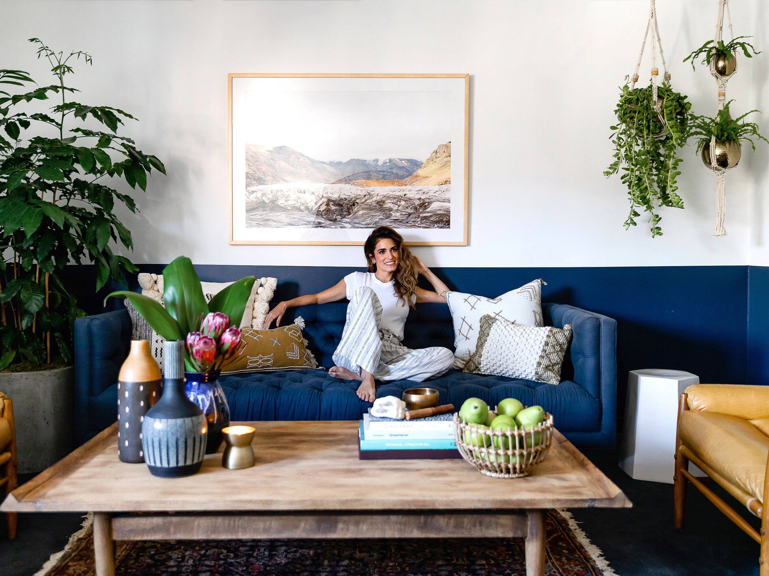 Nikki Reed, studio lot office, navy blue sofa, 2K Desktop Wallpaper