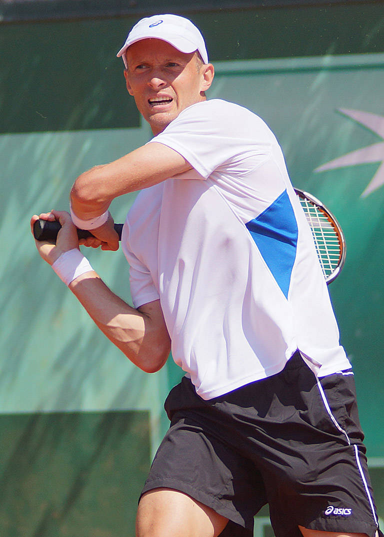 Nikolay Davydenko, white shirt, cap, SD Phone Wallpaper