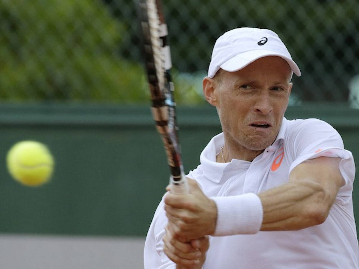 Nikolay Davydenko, white gear, yellow ball, SD Desktop Wallpaper