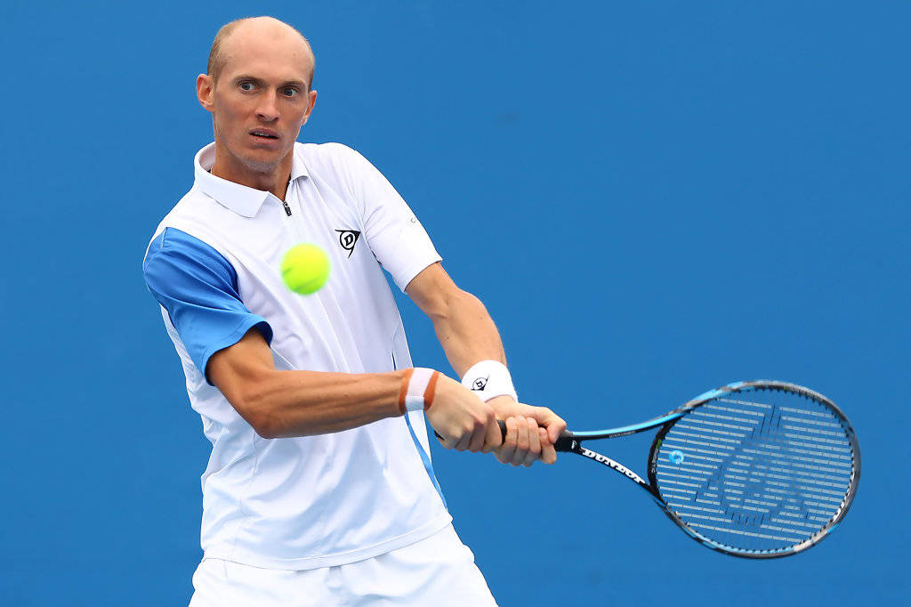 Nikolay Davydenko, white and blue gear, bright yellow ball, SD Desktop Wallpaper