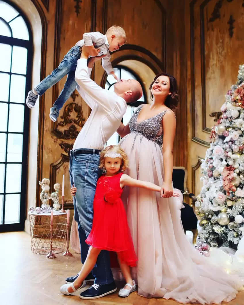 Nikolay Davydenko, Christmas tree, family of four, SD Phone Wallpaper