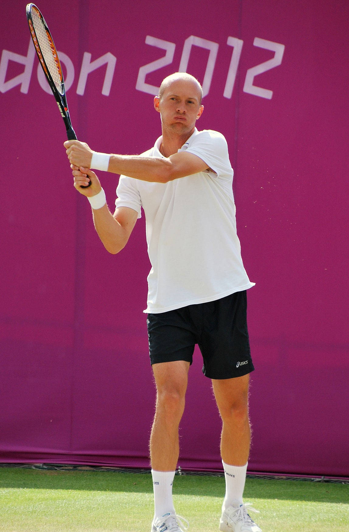 Nikolay Davydenko, white shirt, black shorts, HD Phone Wallpaper