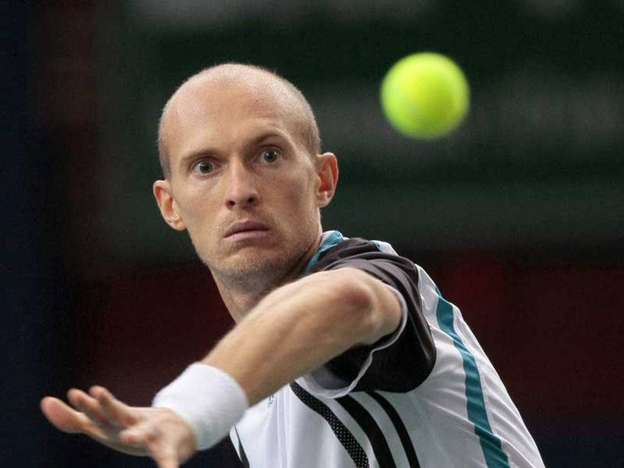 Nikolay Davydenko, bald tennis player, bright yellow tennis ball, SD Desktop Wallpaper