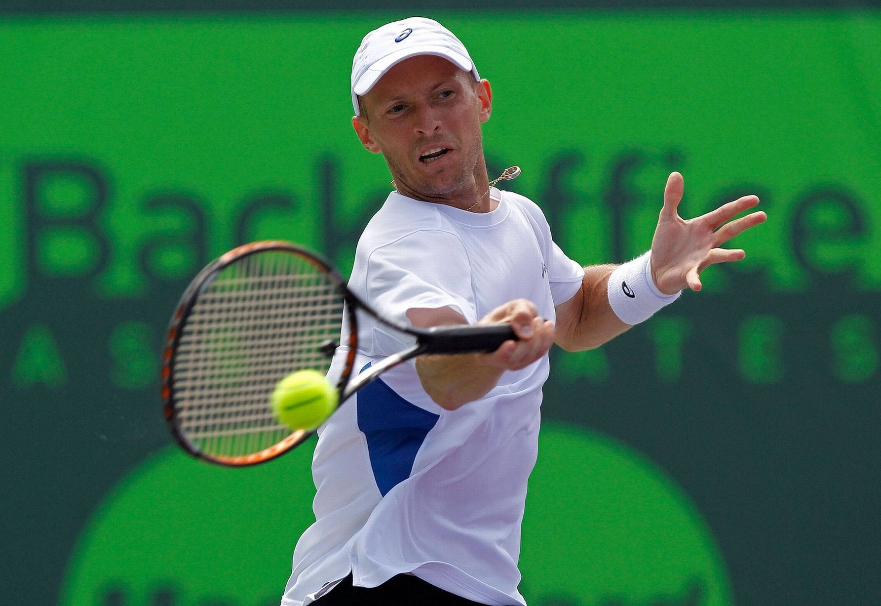 Nikolay Davydenko, white gear, bright yellow ball, HD Desktop Wallpaper