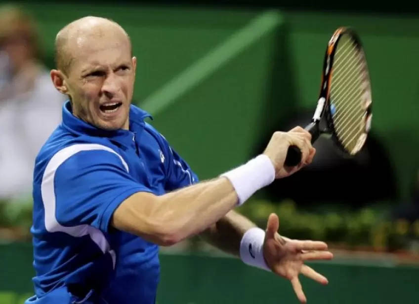 Nikolay Davydenko, blue shirt, racket, SD Desktop Wallpaper
