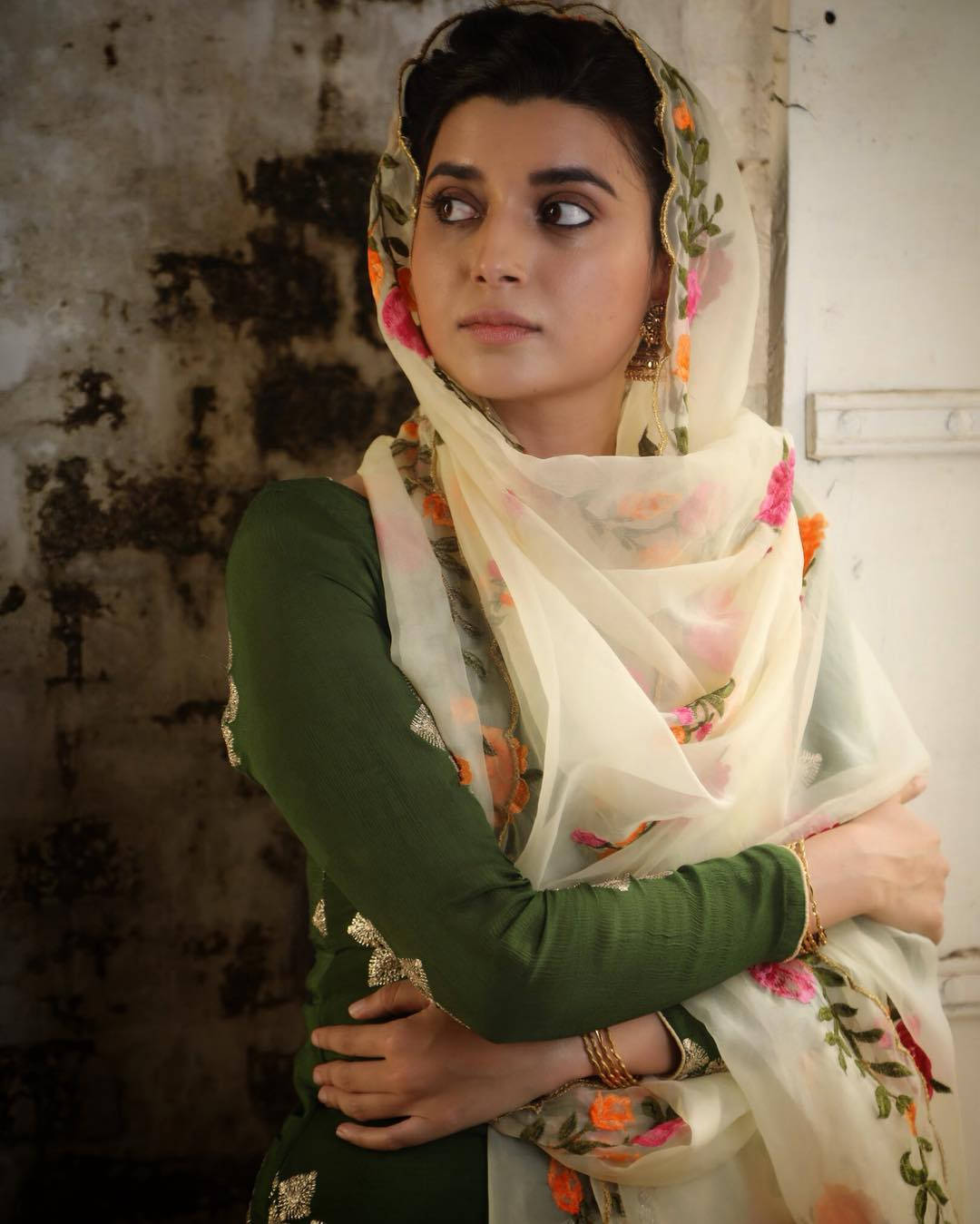 Nimrat Khaira, floral shawl, floral headscarf, HD Phone Wallpaper
