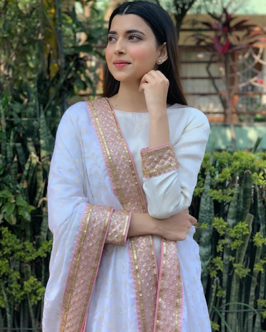 Nimrat Khaira, white traditional robes, white and pink embroidered traditional outfit, HD Phone Wallpaper