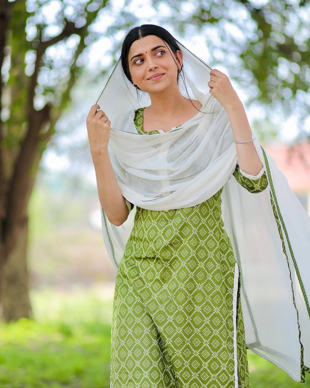Nimrat Khaira, green patterned salwar kameez, white dupatta, HD Phone Wallpaper