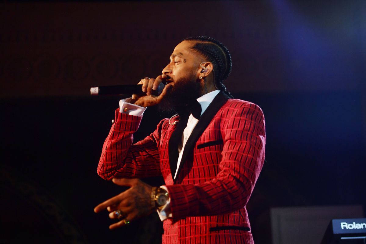 Nipsey Hussle, red checkered suit, microphone, SD Desktop Wallpaper