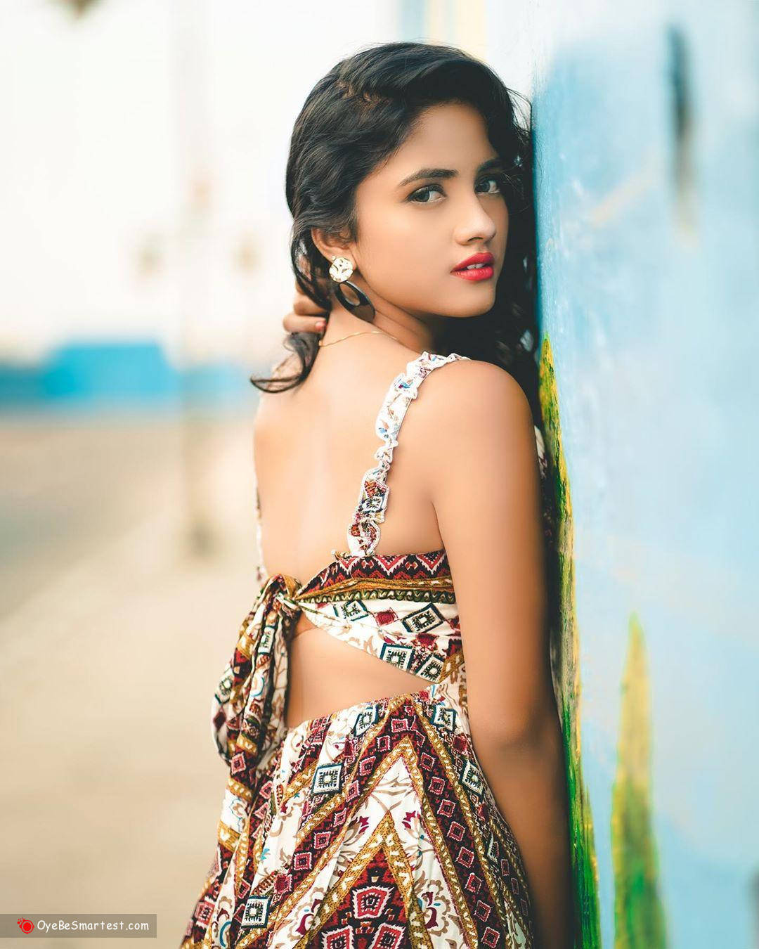 Nisha Guragain, backless dress, patterned ethnic dress, HD Phone Wallpaper