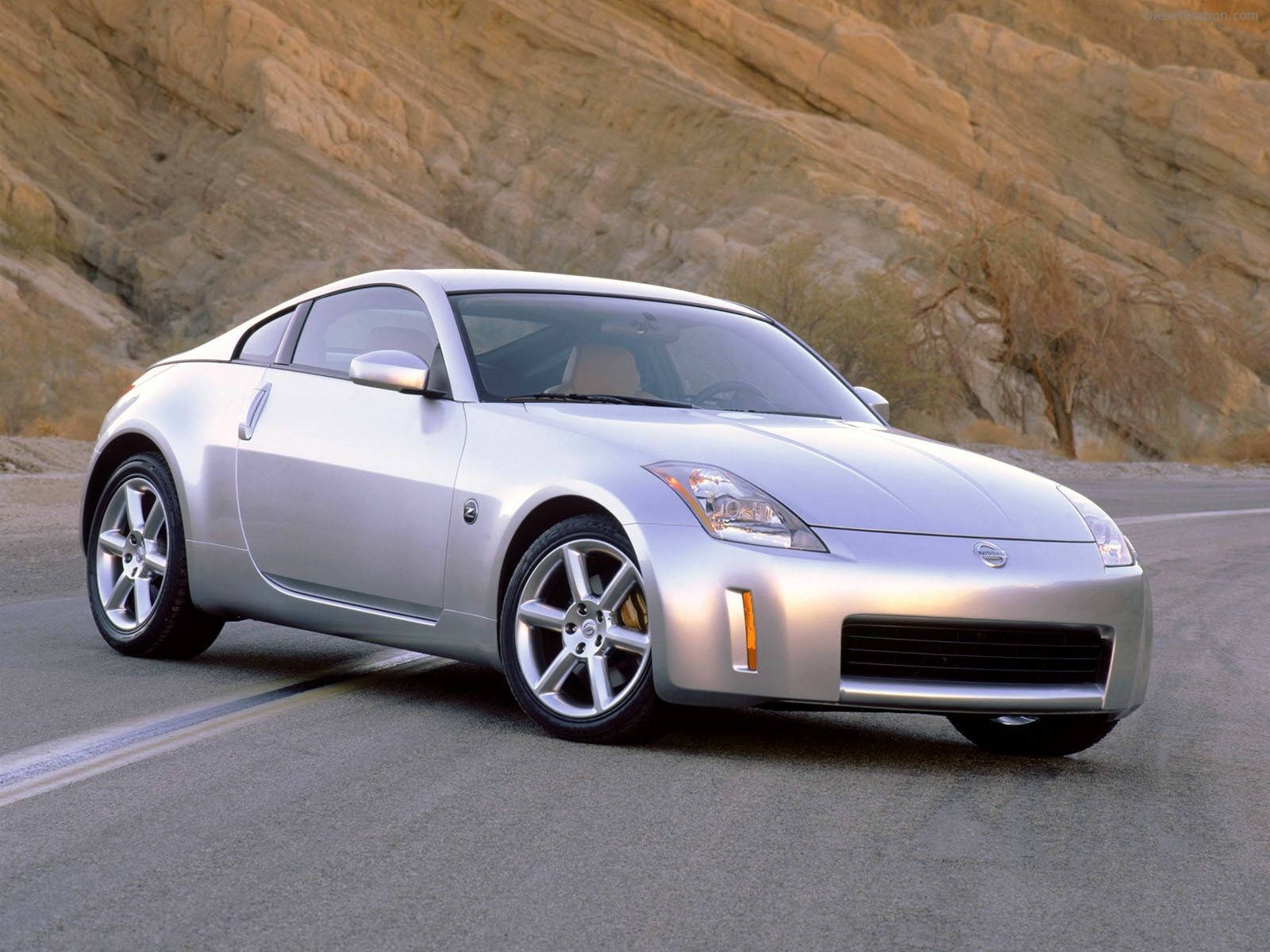 Nissan 350Z, sleek silver, desert road, HD Desktop Wallpaper