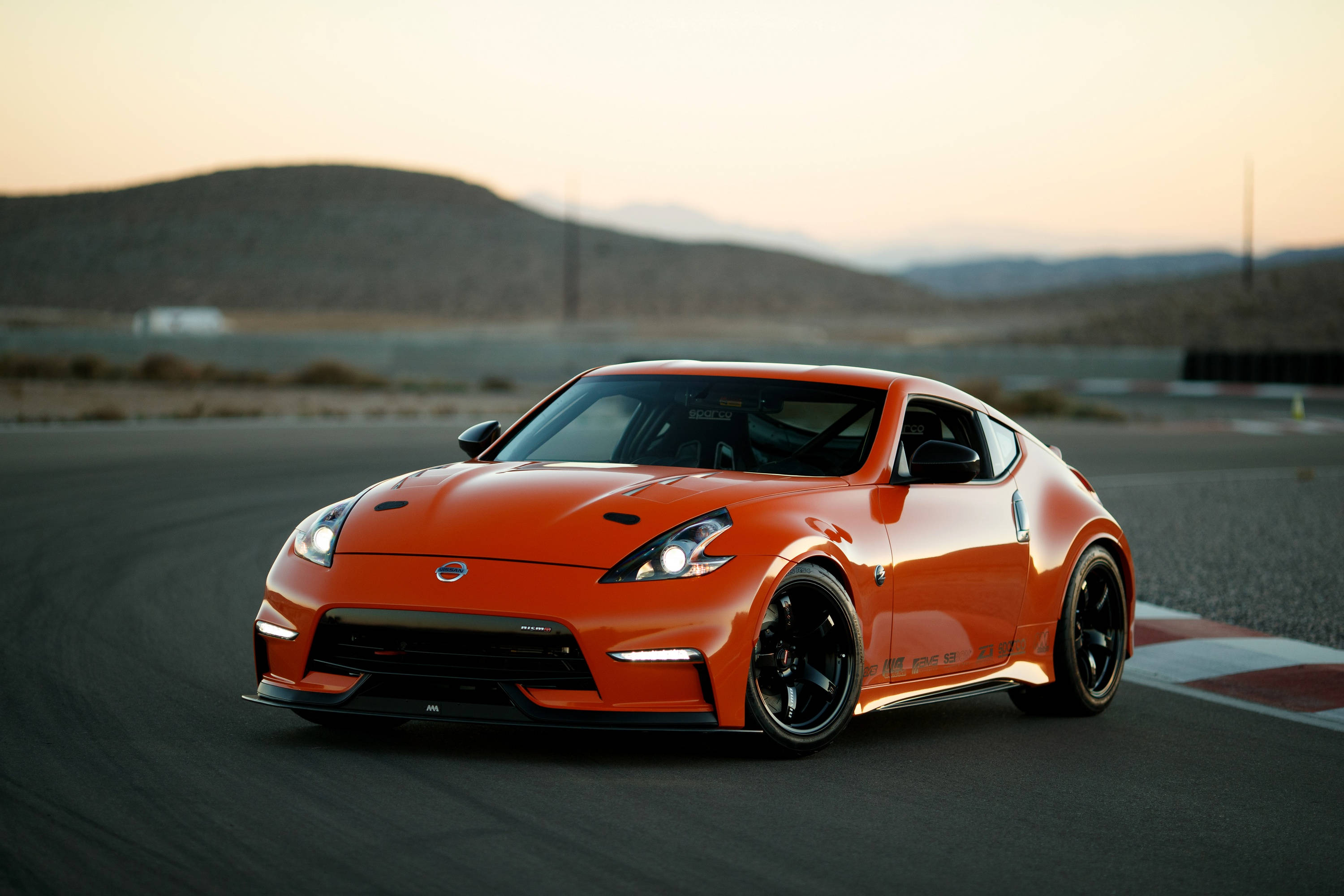 Nissan 370Z, orange, desert racetrack, 2K Desktop Wallpaper