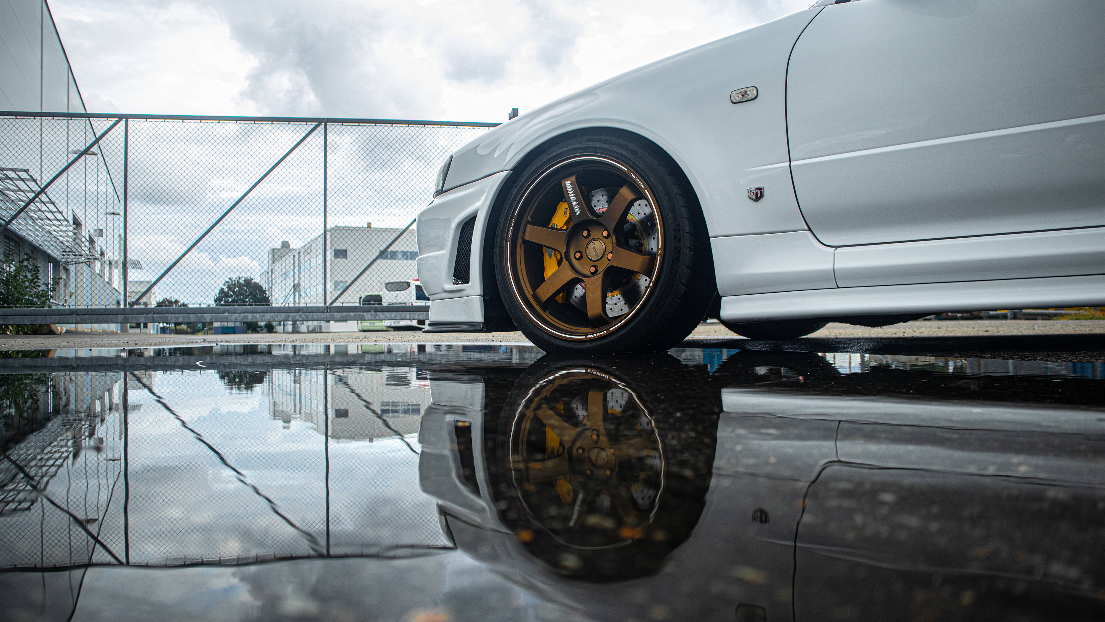 Nissan Skyline GTR R34, white, gold rims, 2K Desktop Wallpaper