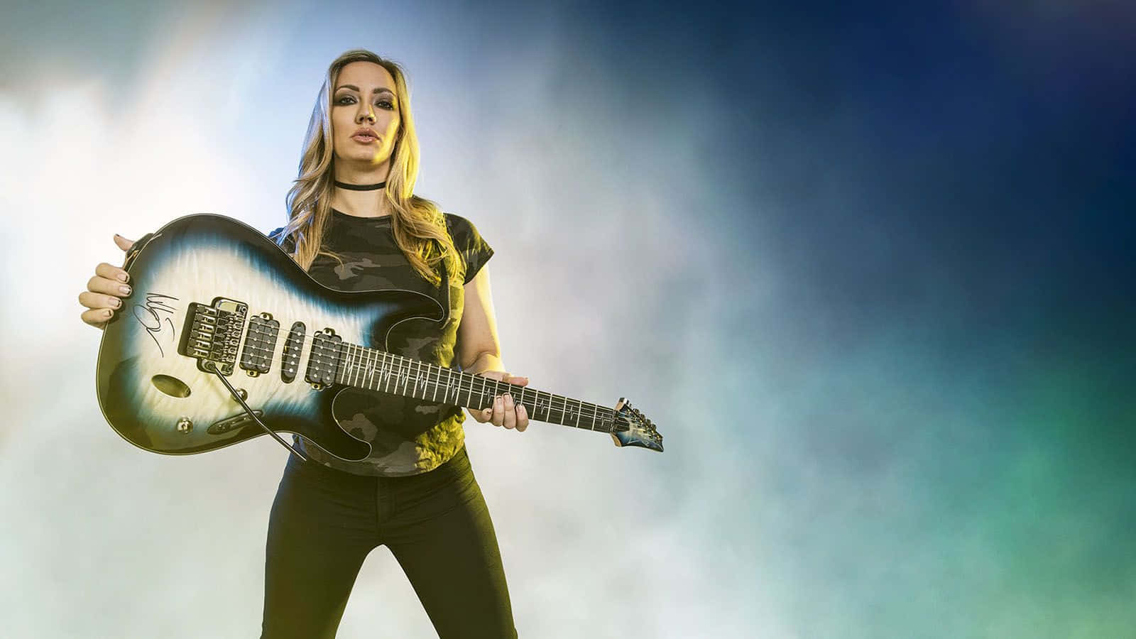 Nita Strauss, black and blue gradient electric guitar, smoky stage backdrop, HD Desktop Wallpaper