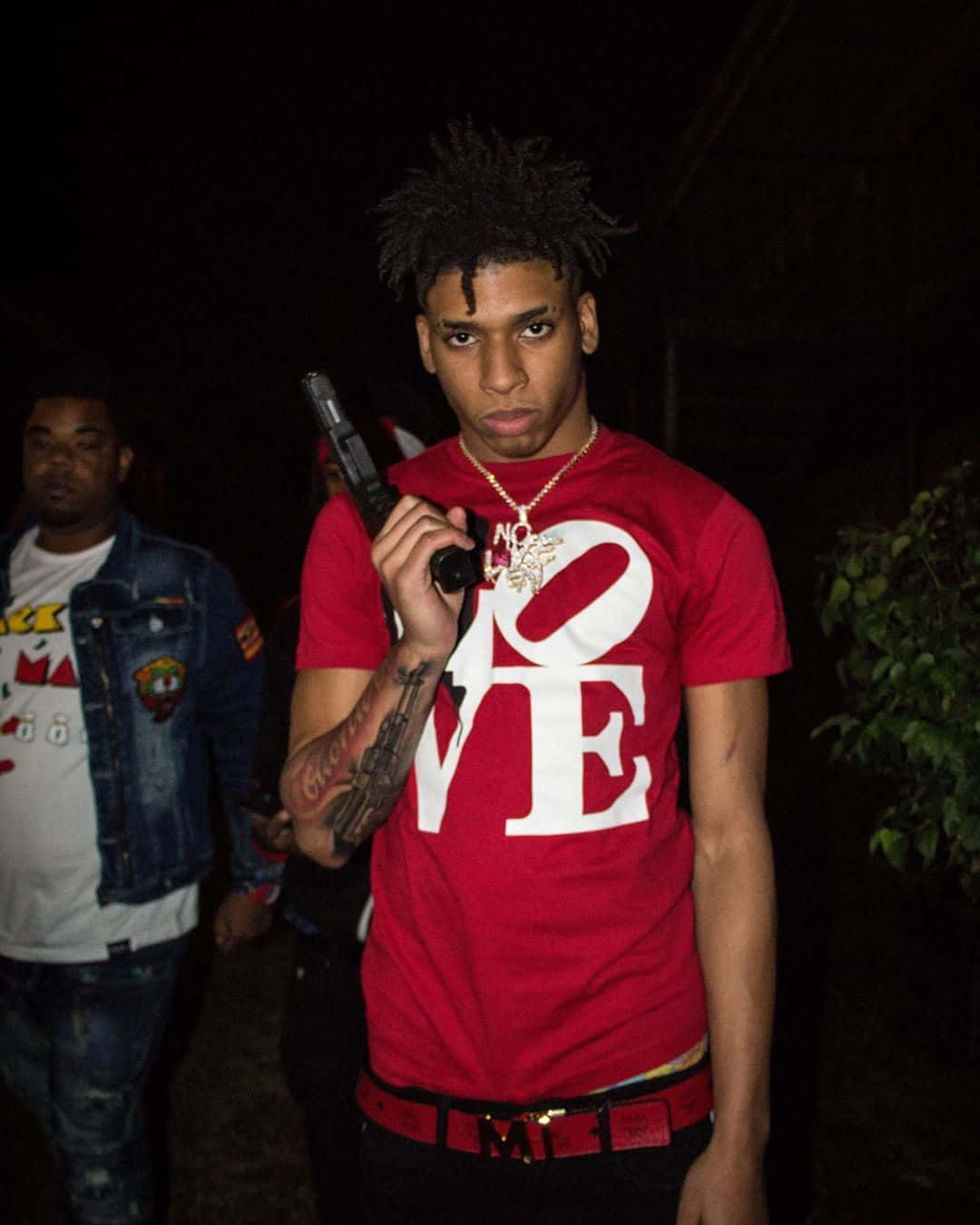 NLE Choppa, NO LOVE t-shirt, gun, HD Phone Wallpaper