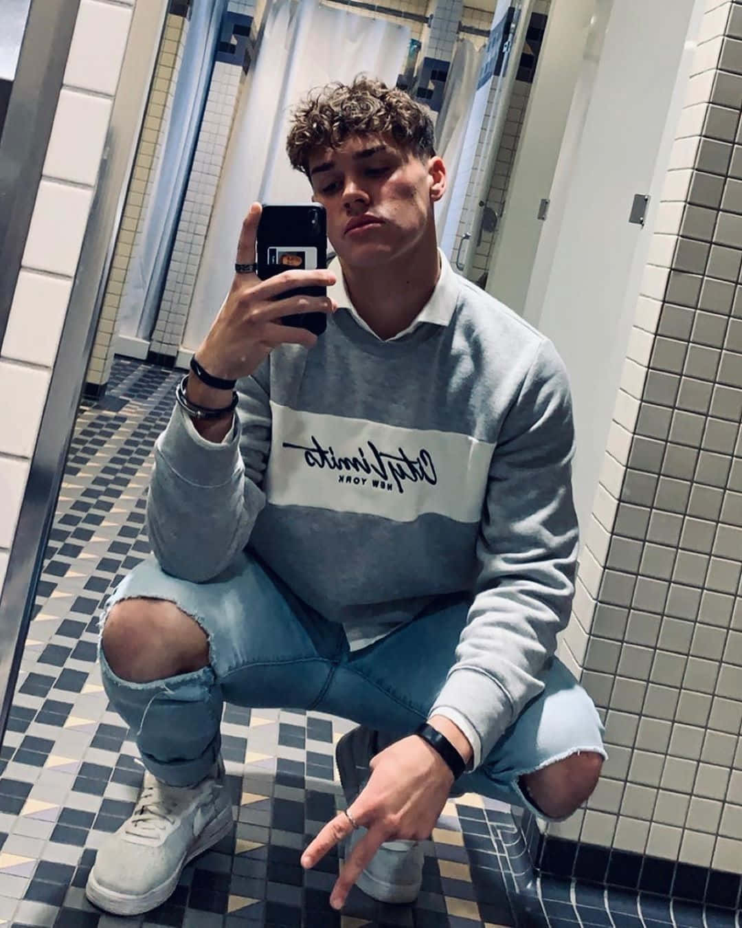 Noah Beck, curly hair, mirror selfie, HD Phone Wallpaper