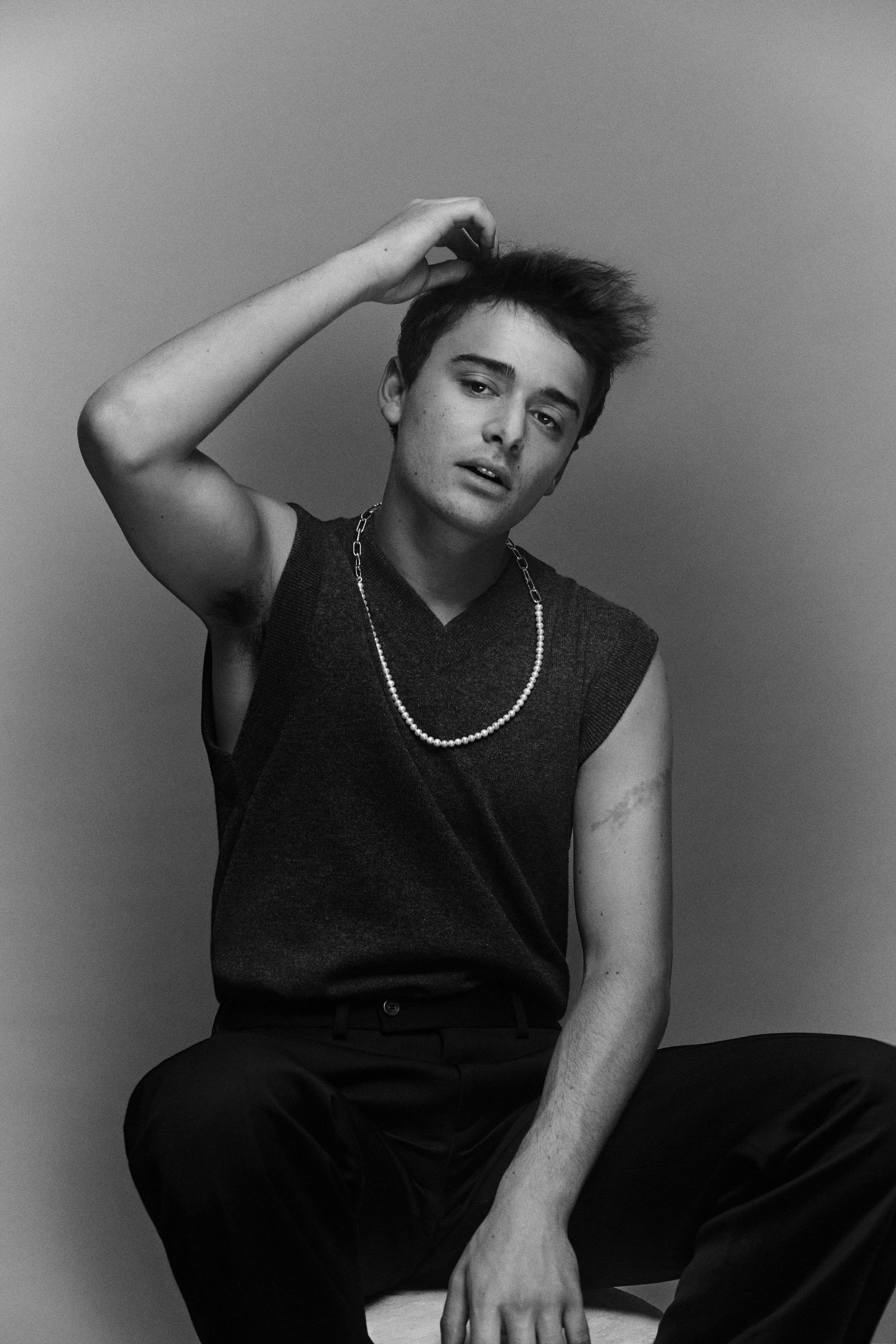 Noah Schnapp, black outfit, pearl necklace, 2K Phone Wallpaper