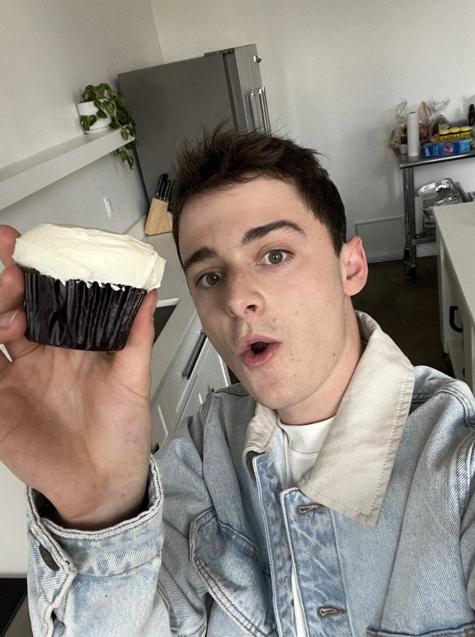 Noah Schnapp, denim jacket, chocolate cupcake, SD Phone Wallpaper