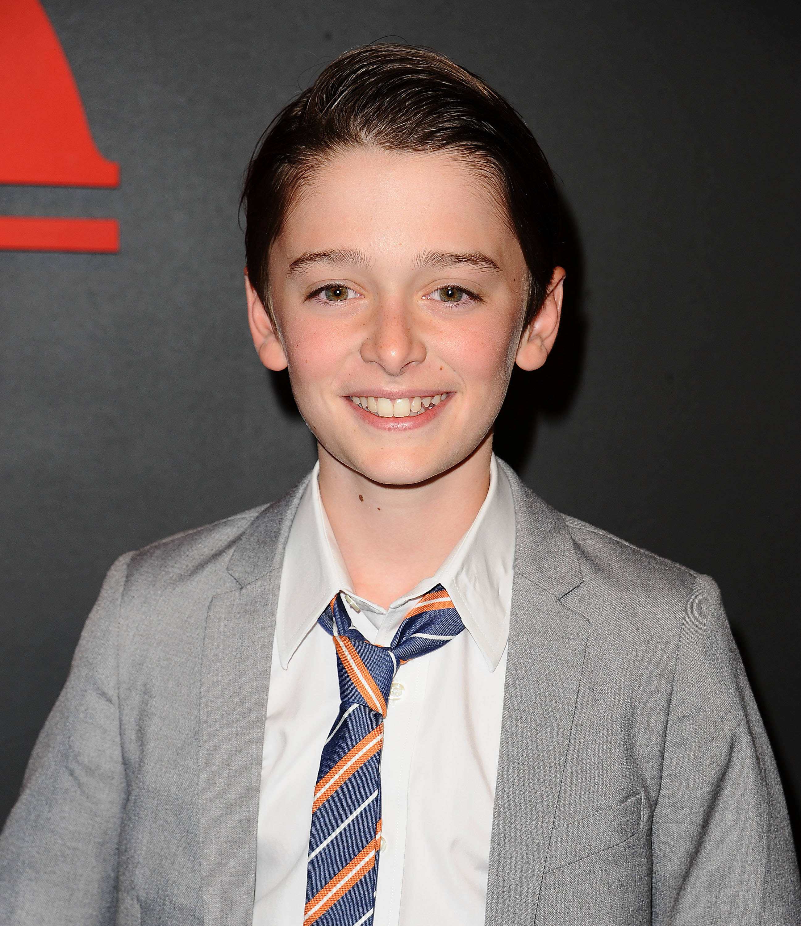 Noah Schnapp, gray suit, striped tie, 2K Phone Wallpaper
