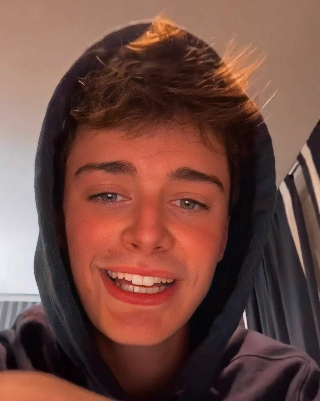 Noah Schnapp, black hoodie, tousled brown hair, HD Phone Wallpaper