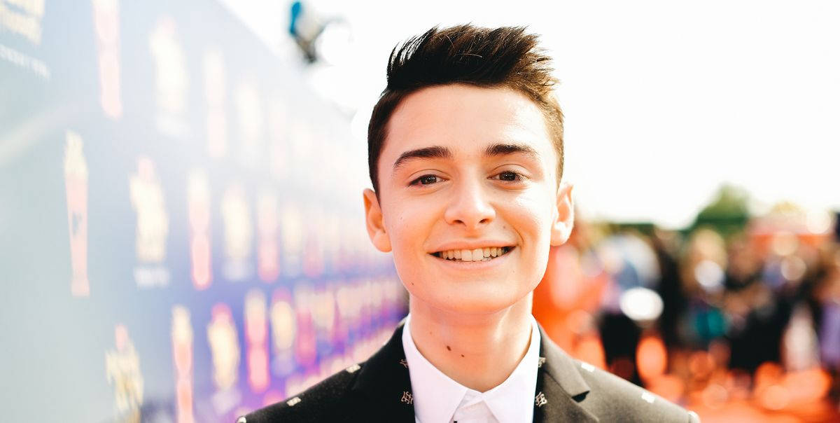 Noah Schnapp, studded black jacket, red carpet, SD Desktop Wallpaper
