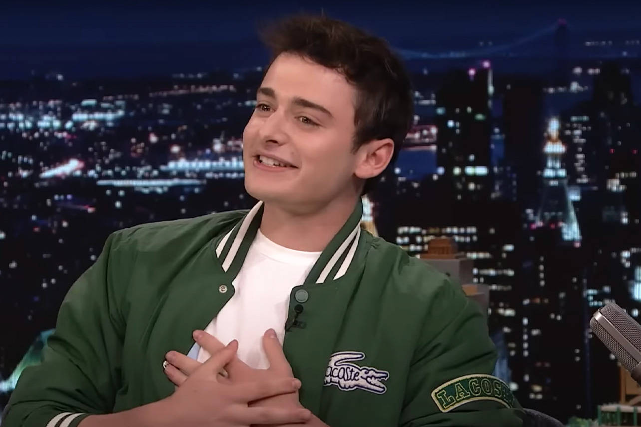 Noah Schnapp, green Lacoste bomber jacket, nighttime cityscape, HD Desktop Wallpaper