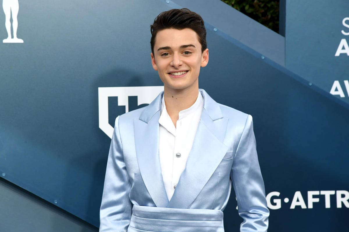 Noah Schnapp, dusty blue suit, light blue satin suit, SD Desktop Wallpaper