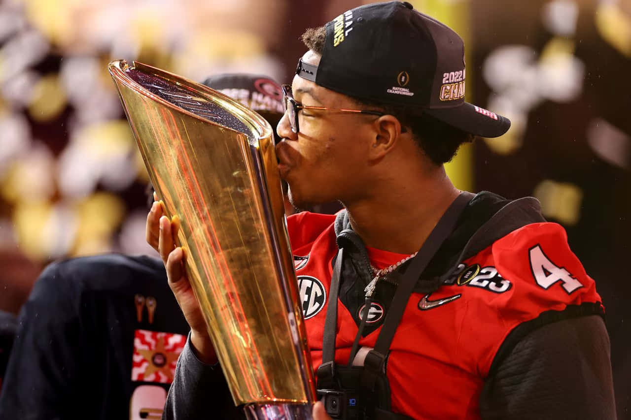 Nolan Smith, red jersey, gleaming gold trophy, HD Desktop Wallpaper