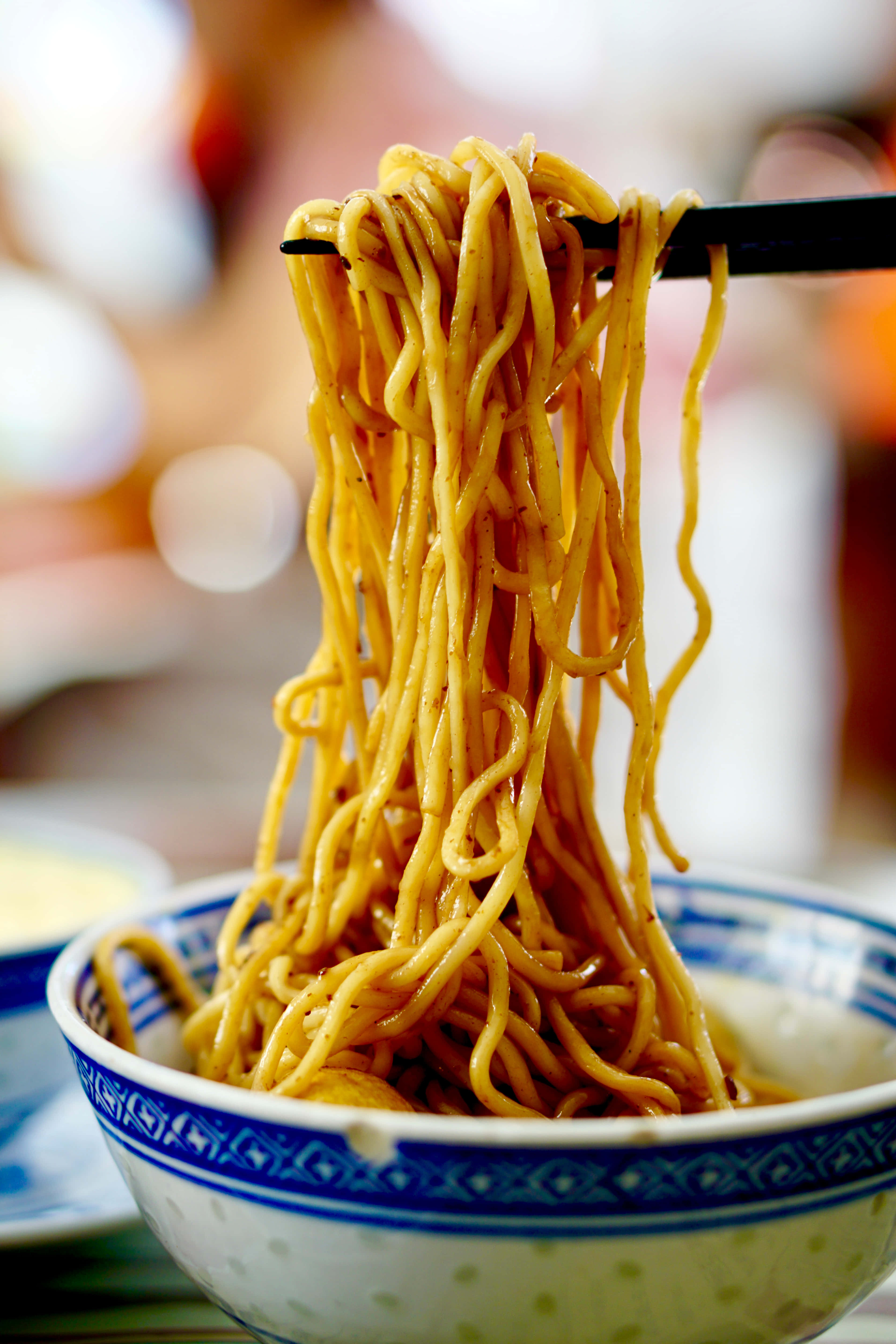 sesame stir fried noodles, chopsticks, blue and white patterned bowl, 5K Phone Wallpaper