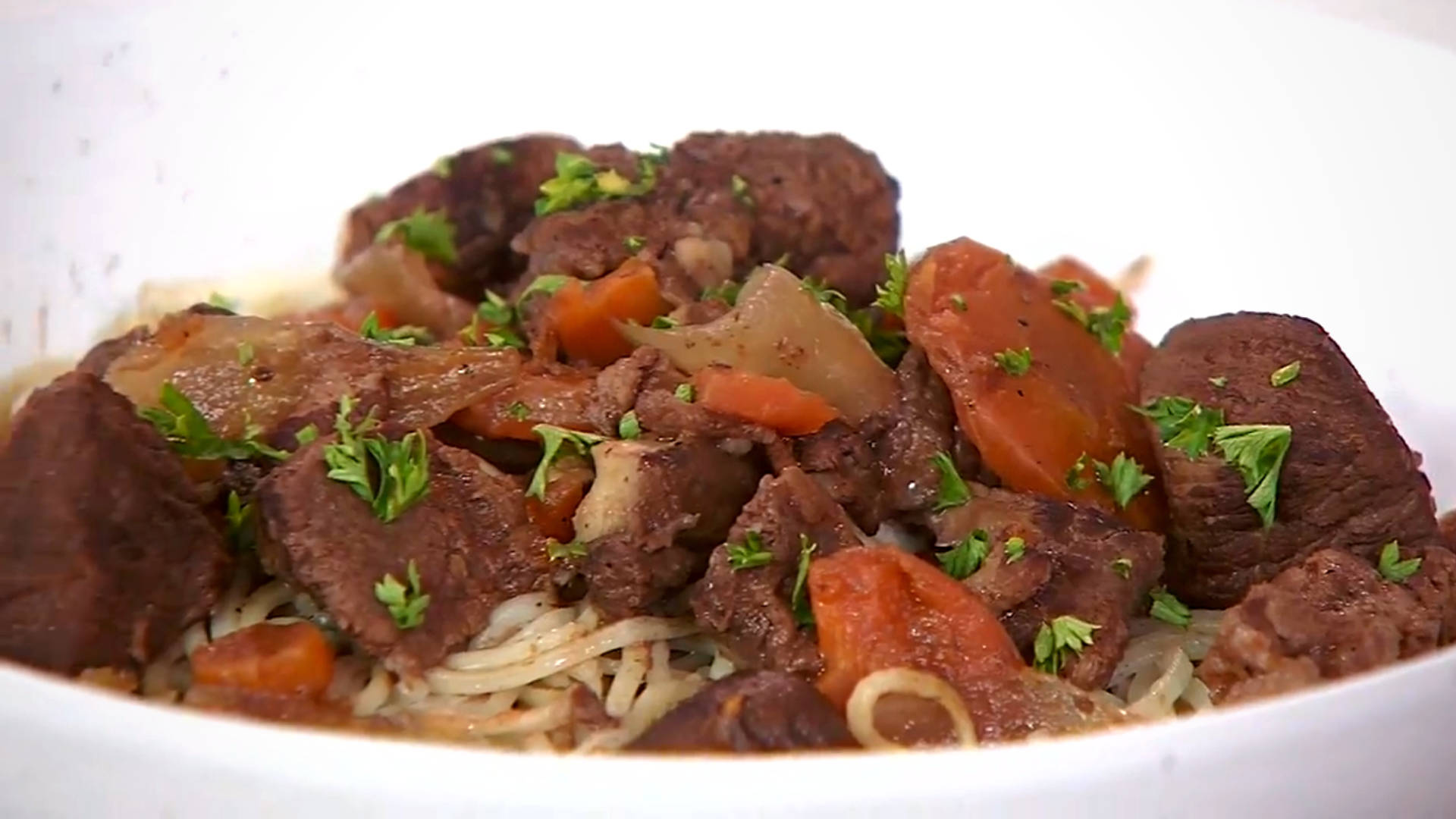 beef bourguignon, noodles, carrots, Full HD Desktop Wallpaper