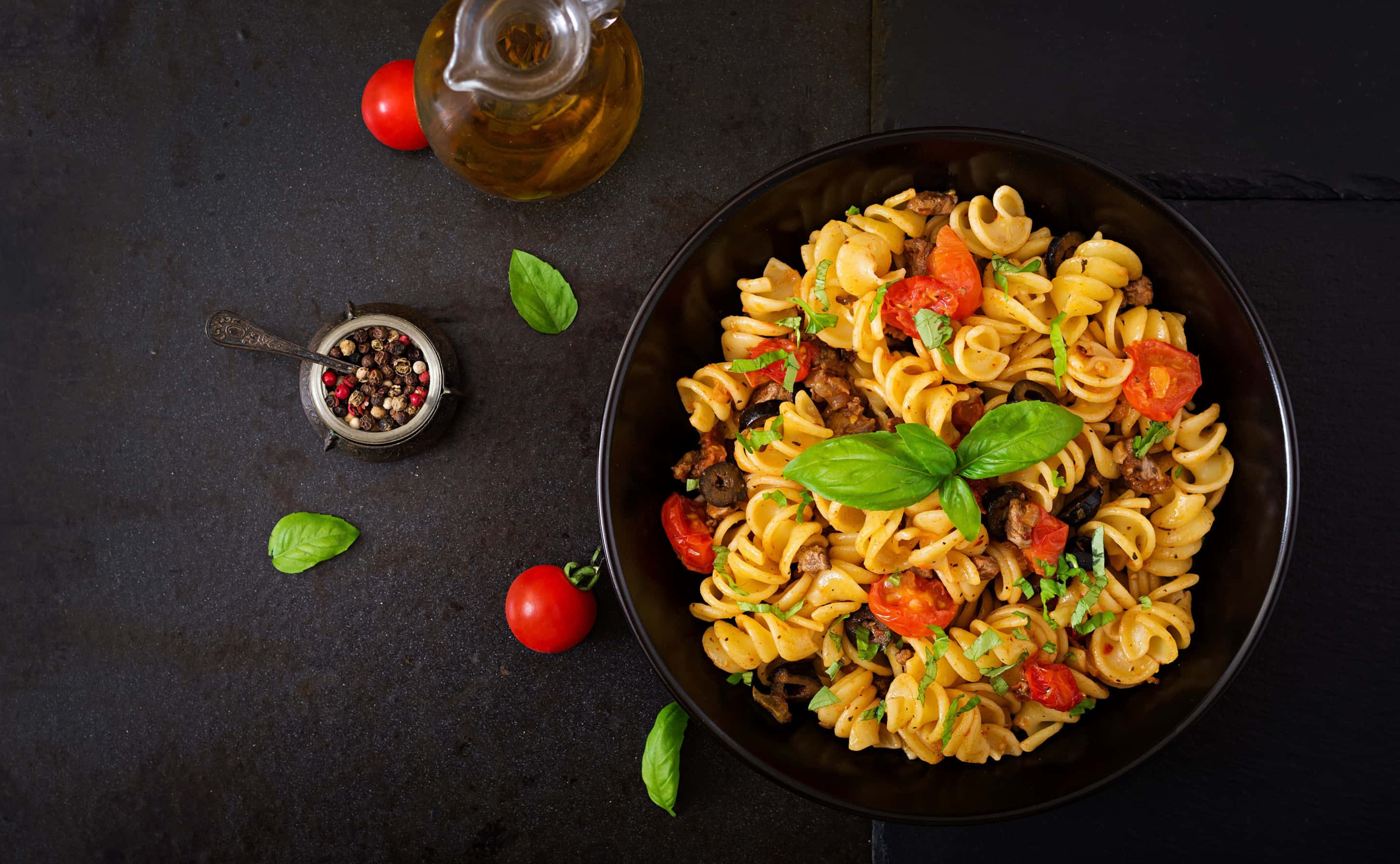 rotini pasta, dark bowl, tomatoes, 2K Desktop Wallpaper