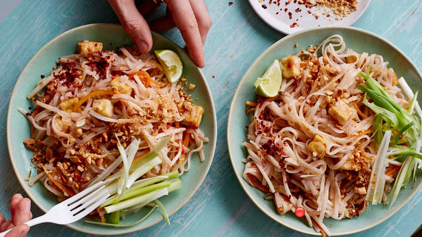 pad thai, blue platters, spring onions, HD Desktop Wallpaper