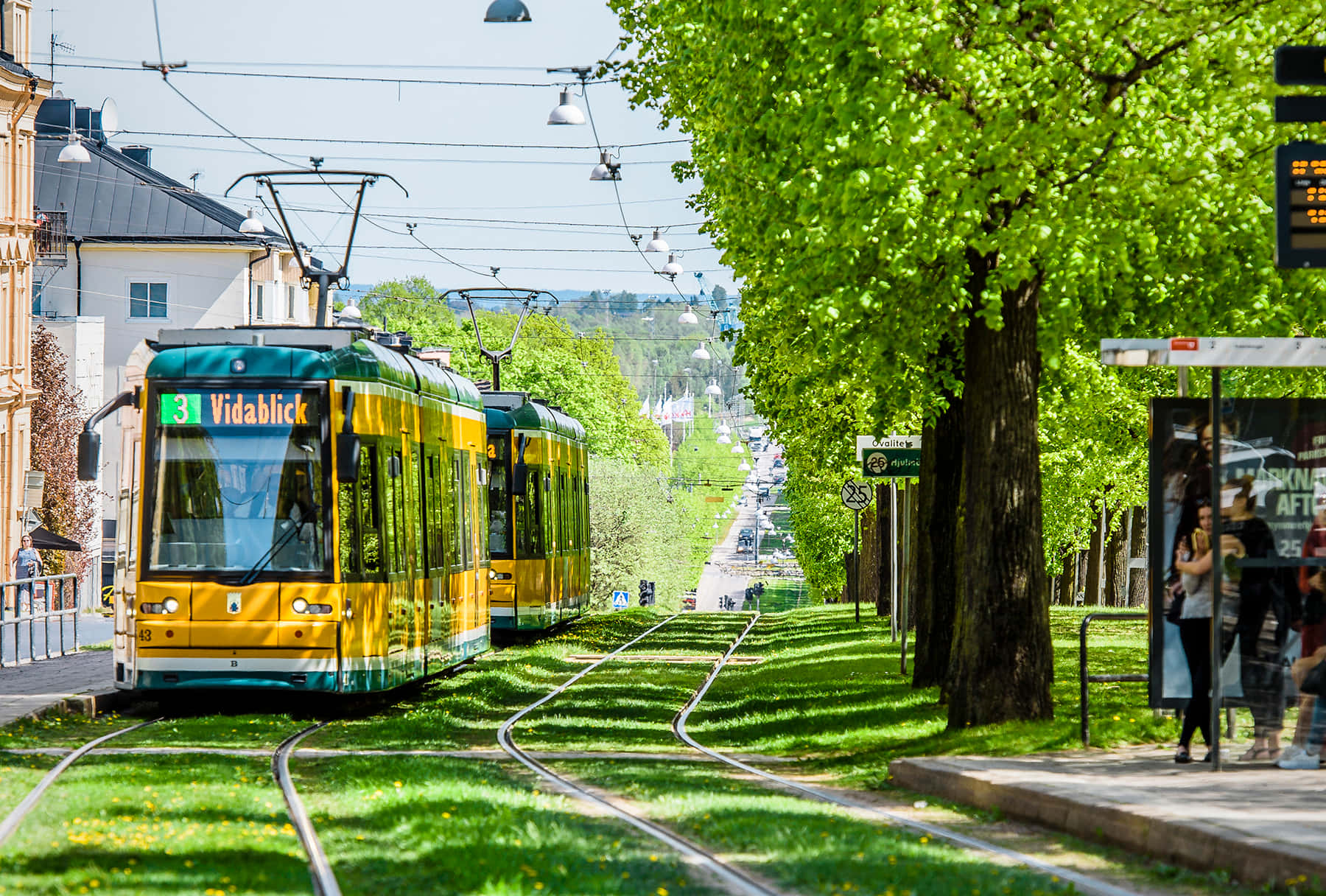 Norrköping, dusk, bright yellow tram, HD Desktop Wallpaper