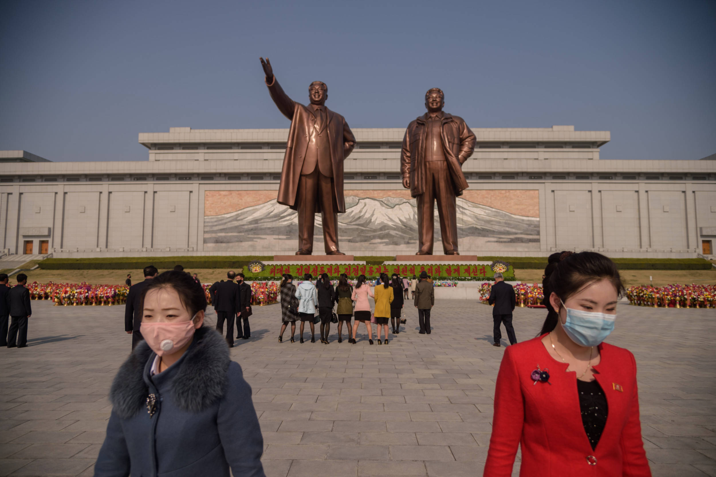 bronze statues, leaders, grand building, Full HD Desktop Wallpaper