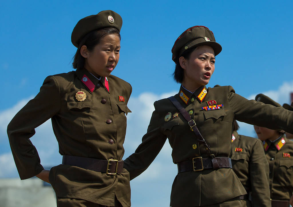 North Korea, women soldiers, olive uniforms, SD Desktop Wallpaper