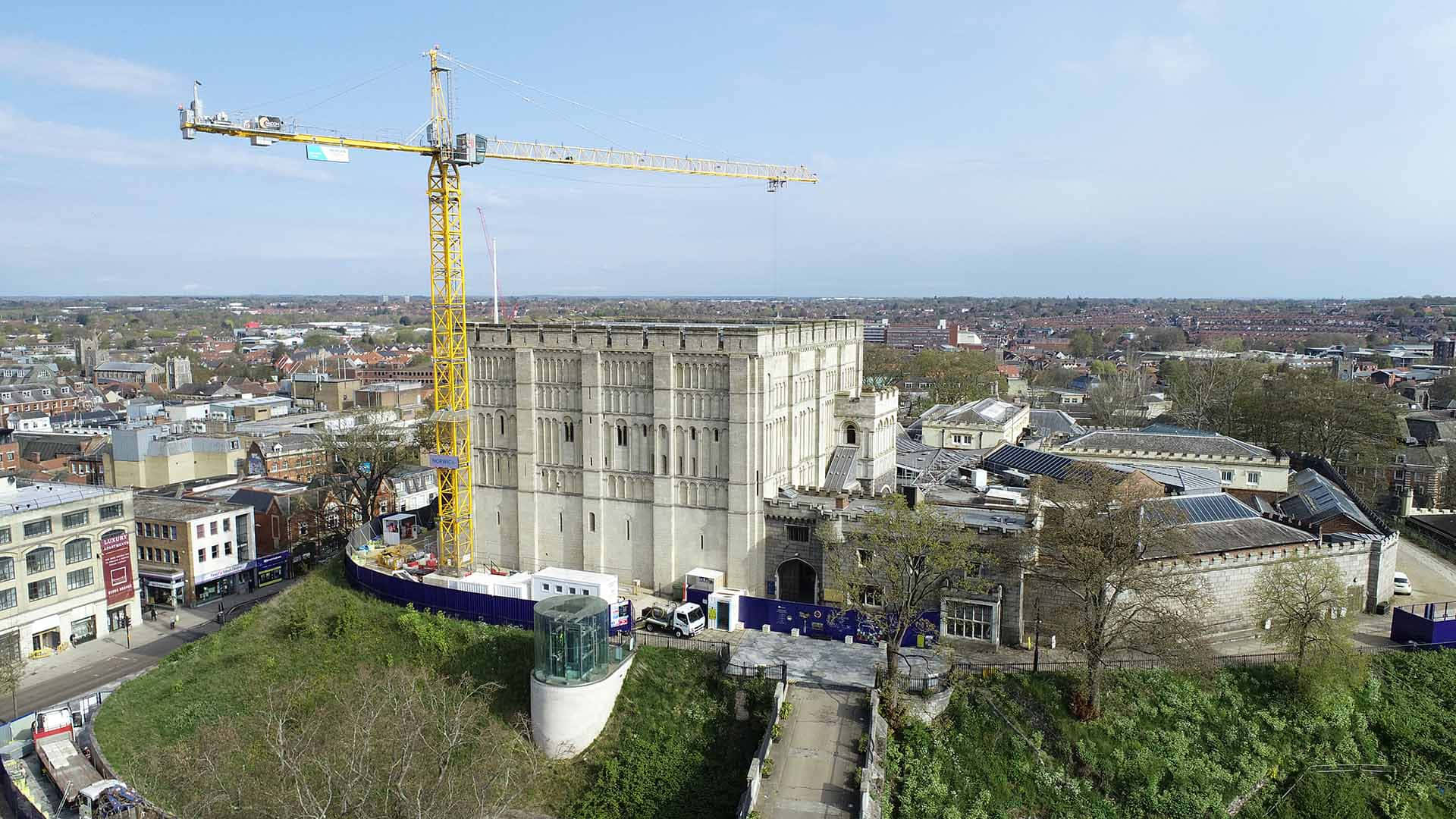 Norwich, historic stone building, yellow crane, Full HD Desktop Wallpaper