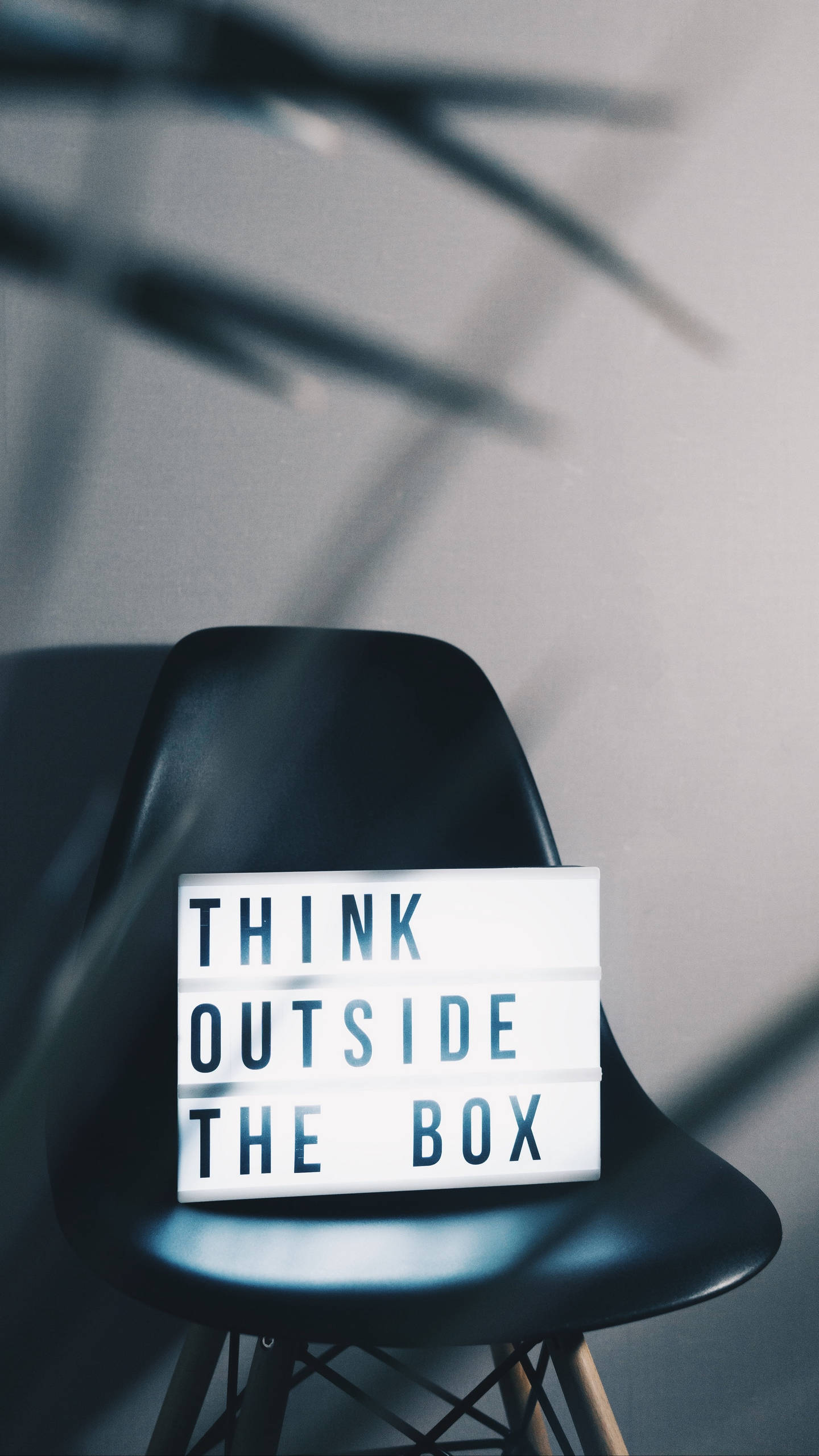 Note 10 Plus, think outside the box, black chair, 2K Phone Wallpaper