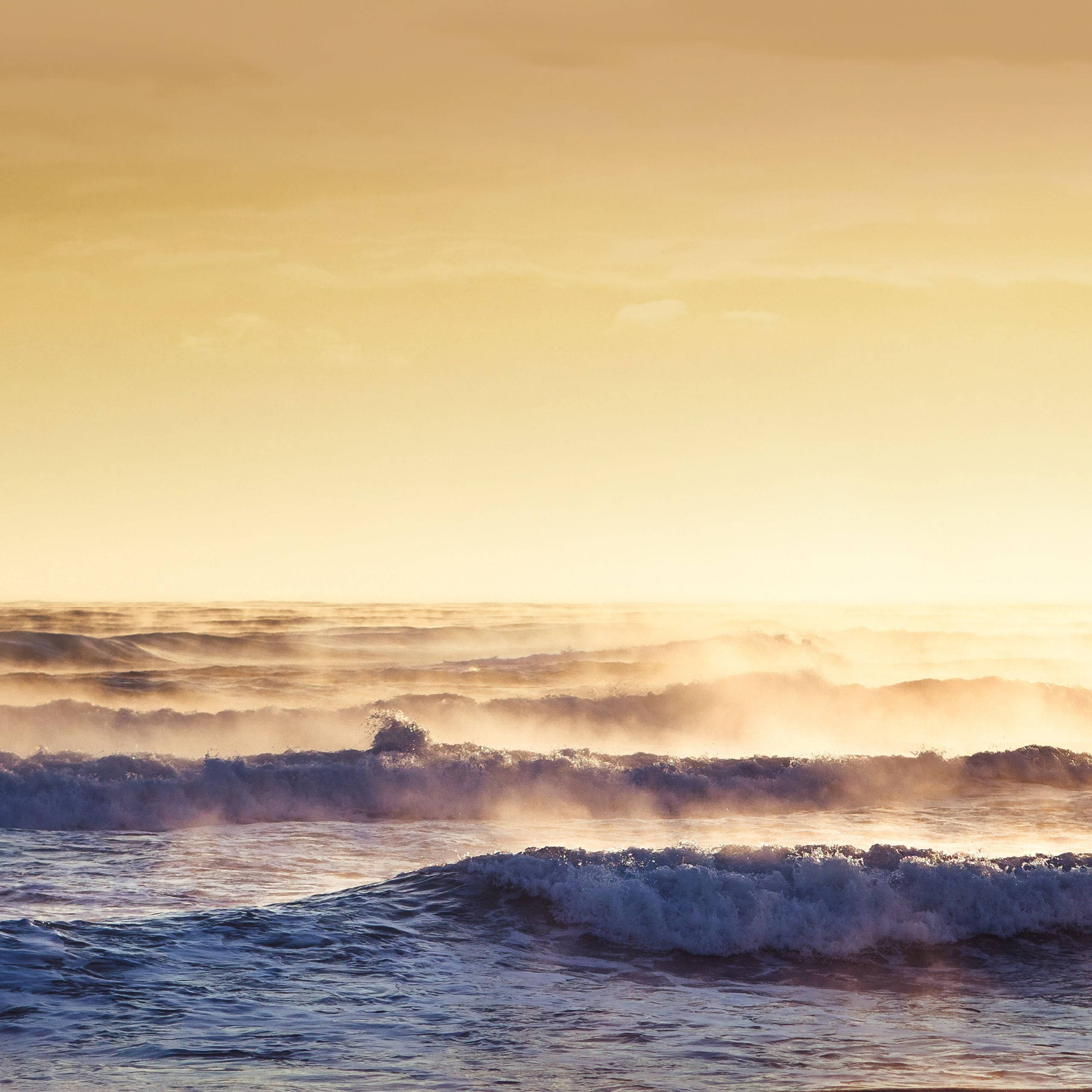 Note 8, golden sunrise, rolling ocean waves, 2K Desktop Wallpaper