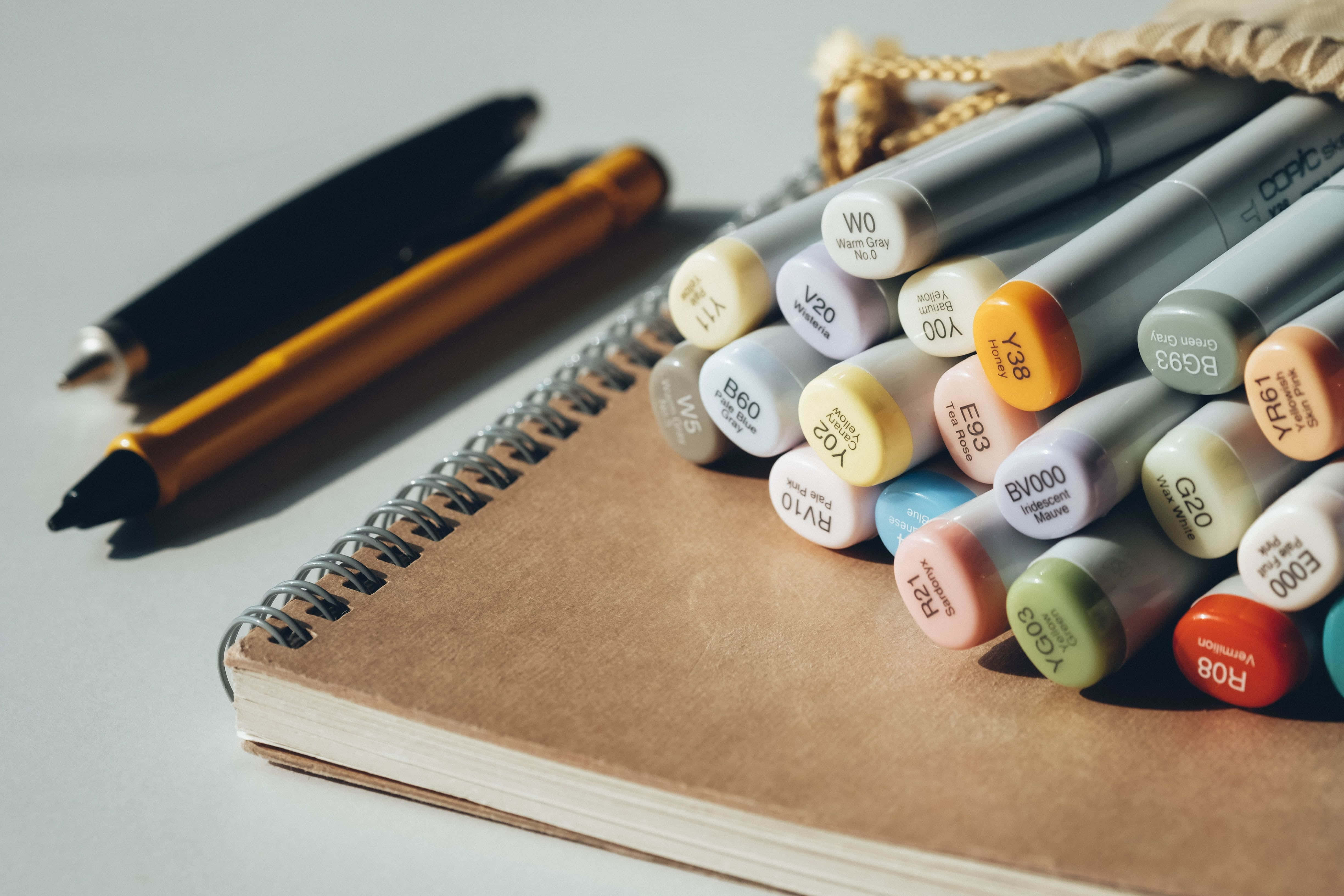 artistic supplies, spiral-bound sketchbook, colorful markers, 4K Desktop Wallpaper