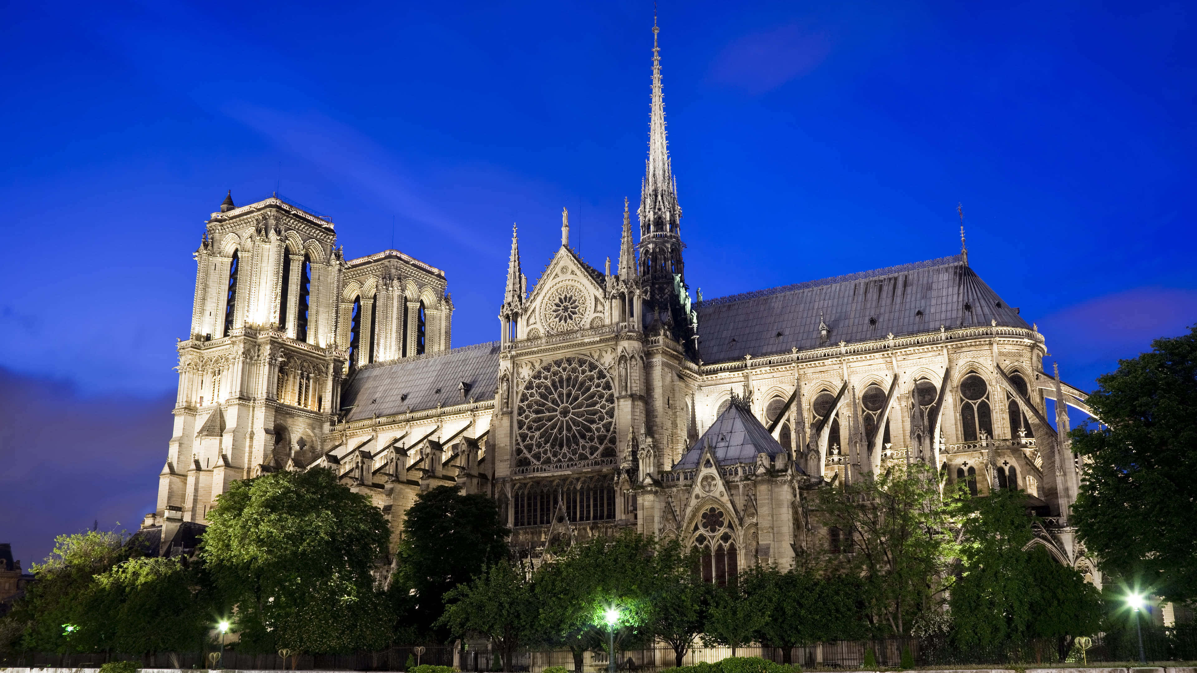 Notre Dame Cathedral, twilight, deep blue sky, 4K Desktop Wallpaper
