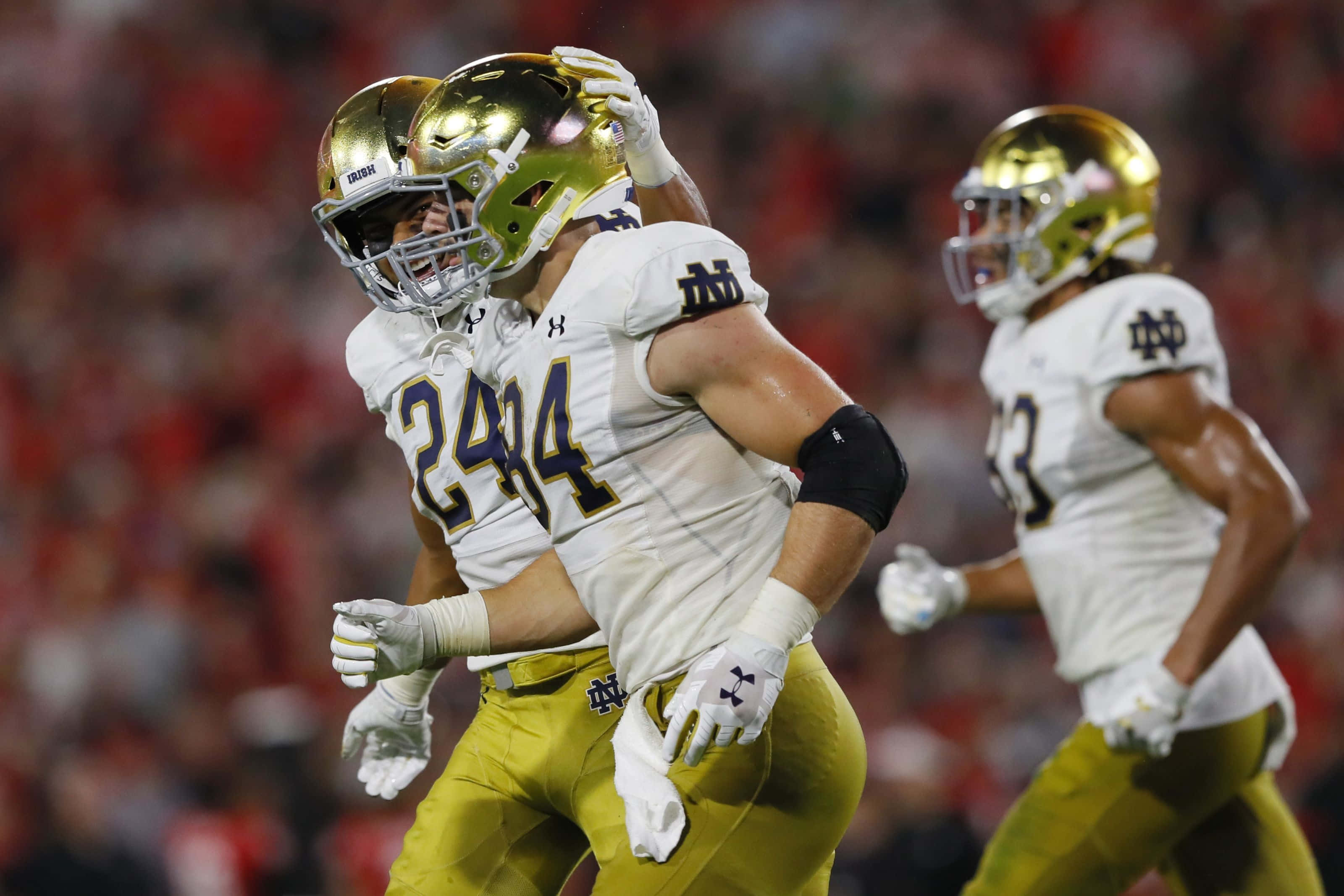 Notre Dame Football, gold helmets, white jerseys, 2K Desktop Wallpaper