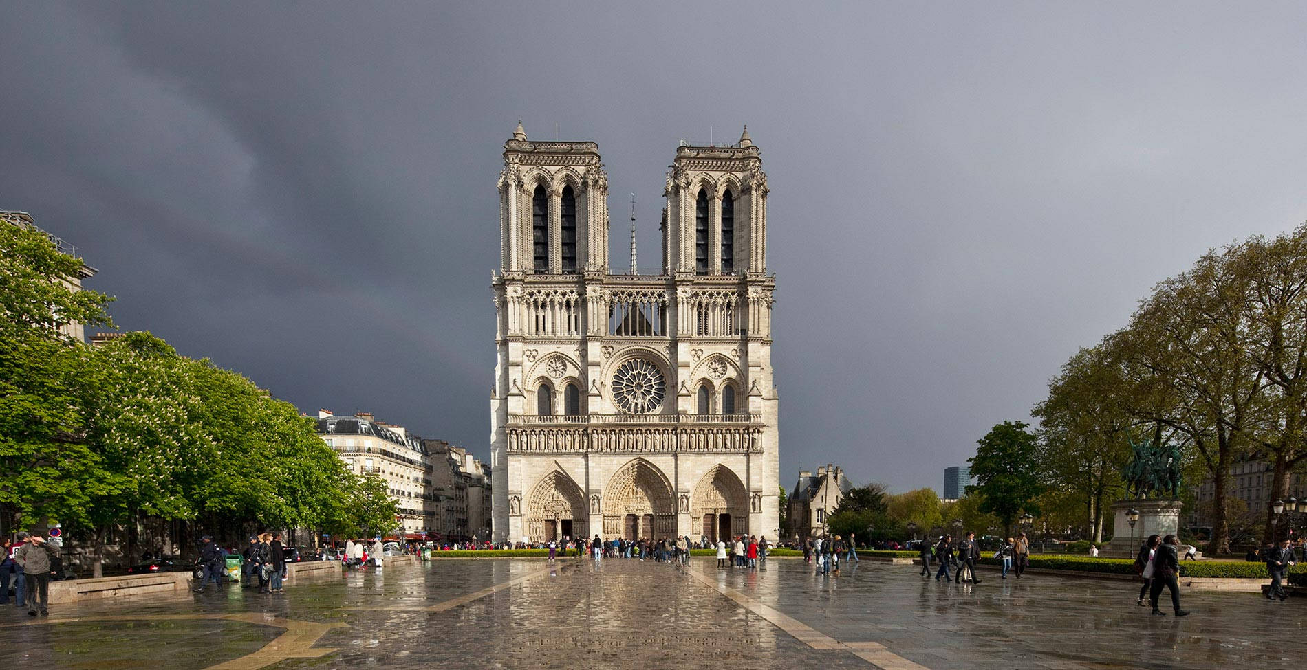 Notre Dame, vast courtyard, gothic silhouette, HD Desktop Wallpaper
