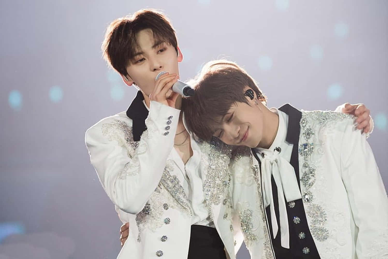 Nuest, Kpop Group Concert, white glittering jackets, HD Desktop Wallpaper