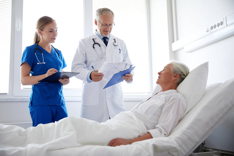 senior patient, hospital bed, doctor, SD Desktop Wallpaper