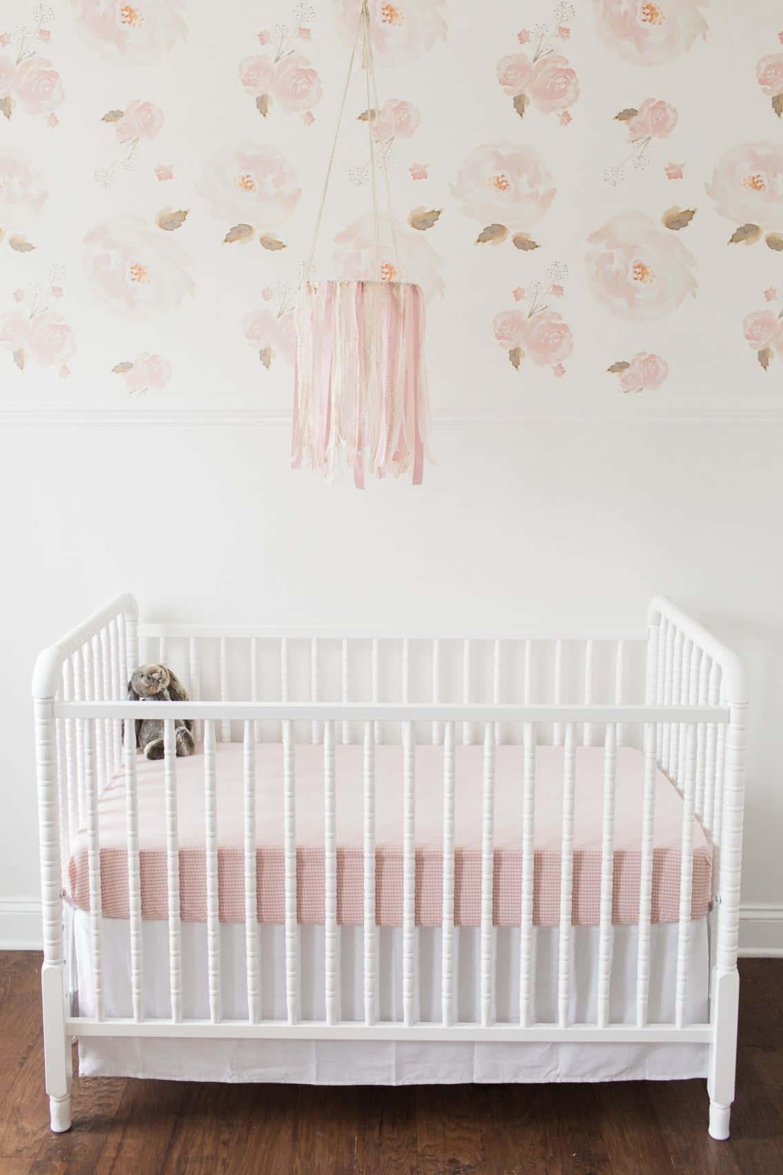 white crib, pink bedding, floral wallpapered wall, HD Phone Wallpaper