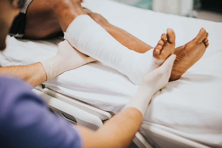 hospital bed, white cast, medical professional, SD Desktop Wallpaper